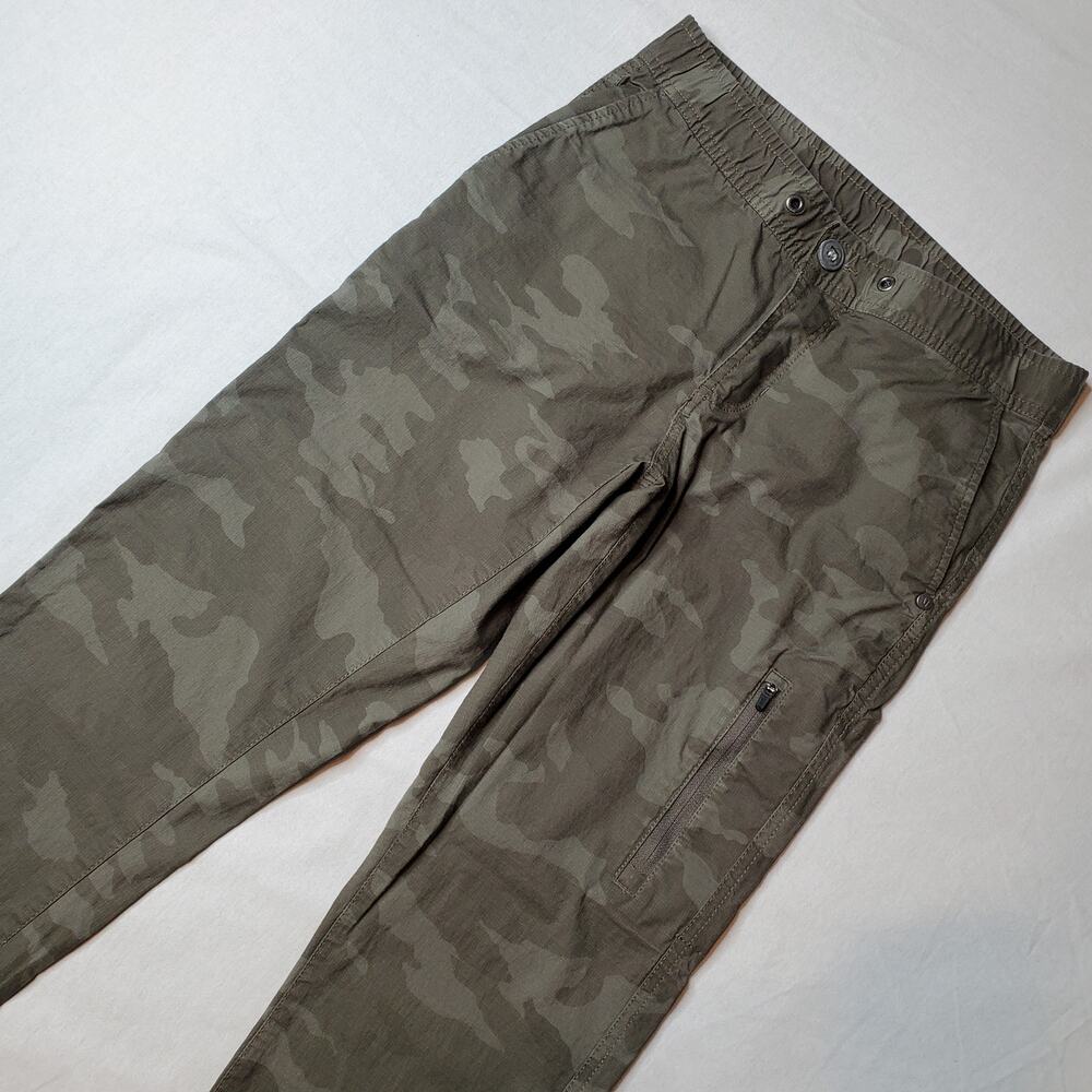 Vuori Women’s Size XS Ripstop Pant Green Camouflage VW401